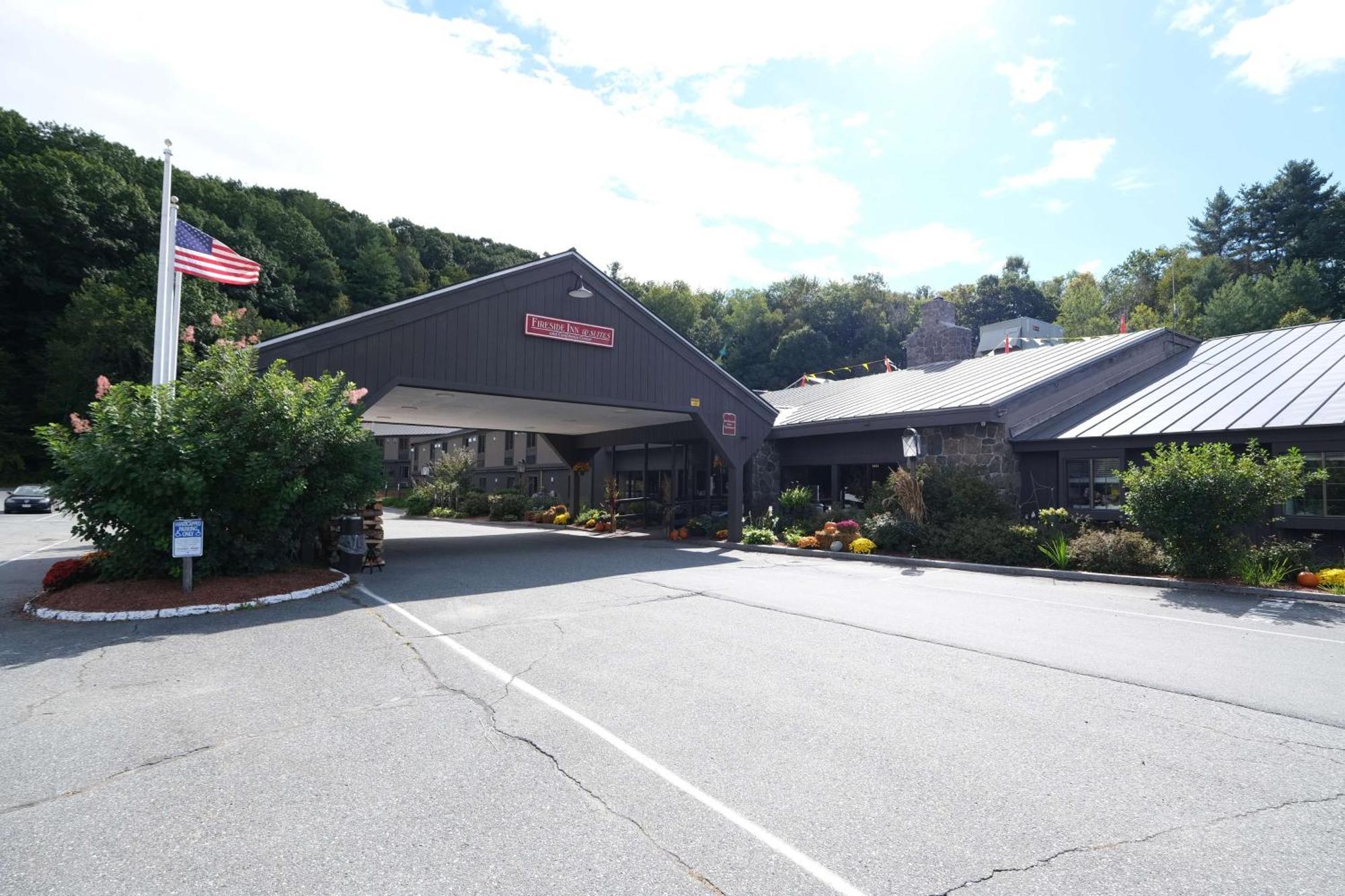 Fireside Inn & Suites West Lebanon Bagian luar foto